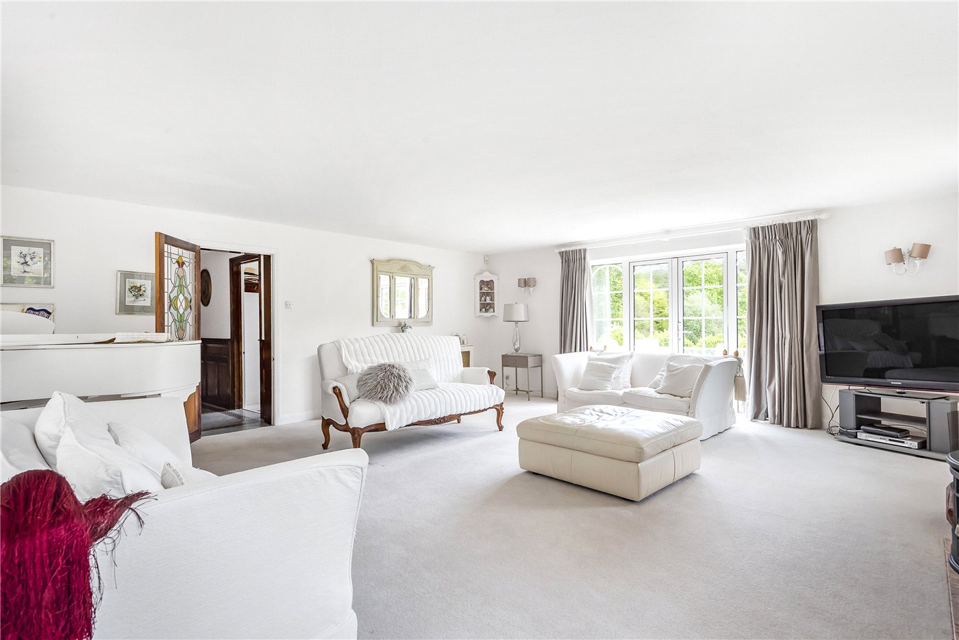 Farnham Road, Holt Pound, Farnham, GU10